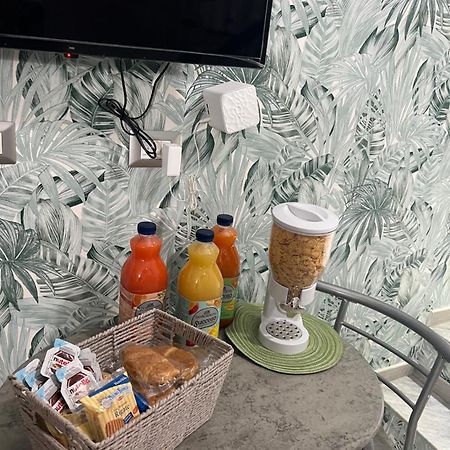 Bed and Breakfast La Casa Di Raffaele Napoli Centro Екстер'єр фото